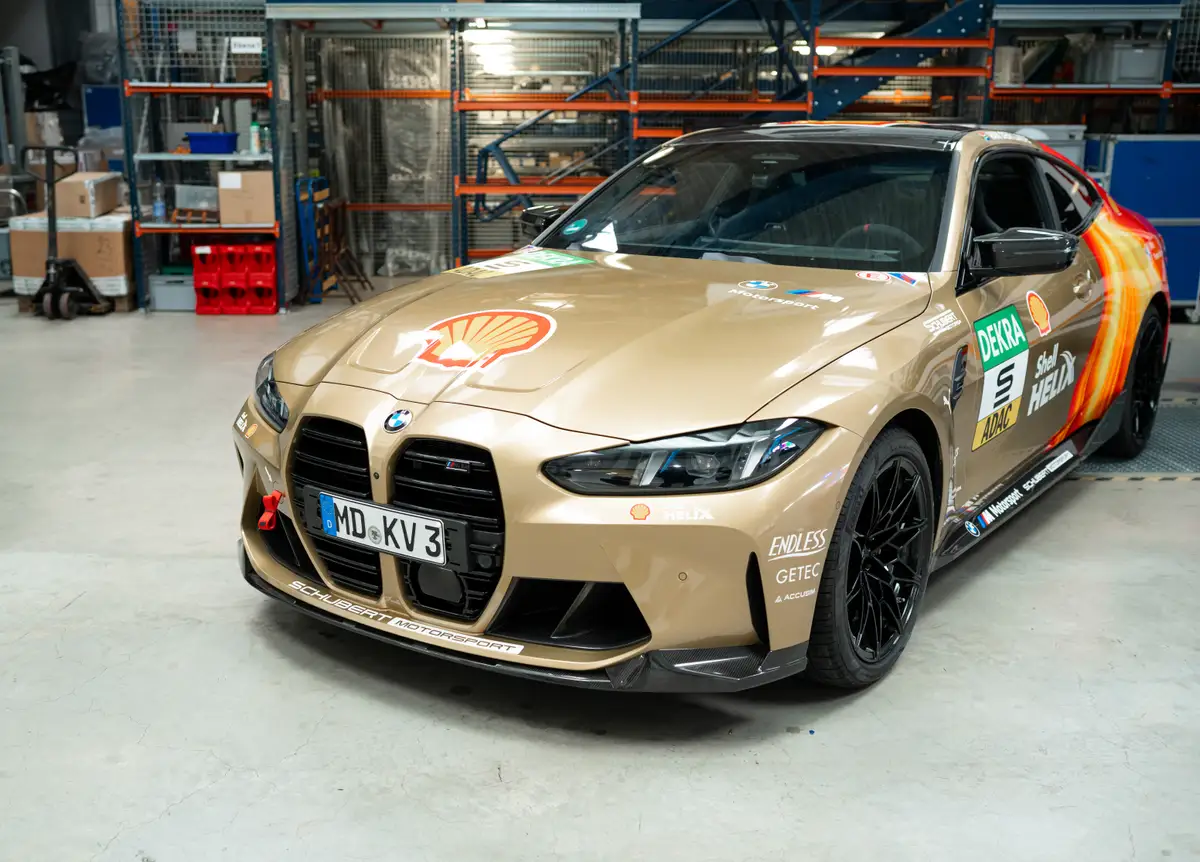 Schubert Motors BMW M4 GT3 im Gold-Design